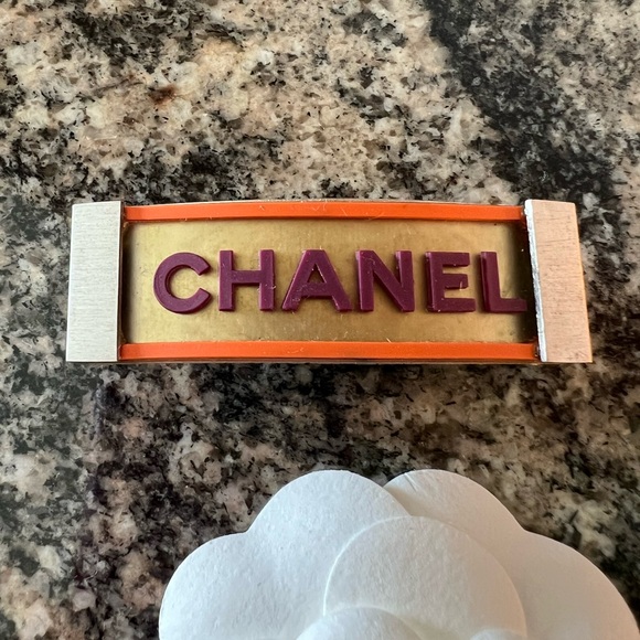 CHANEL Vintage Hair Clip - Picture 7 of 7